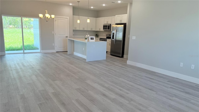 3498 SW 131st Place Rd, Ocala, FL 34473 - kitchen with stainless steel appliances, open floor plan, baseboards, a chandelier, and recessed lighting