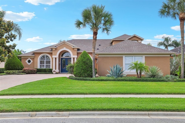 13524 Glynshel Dr, Winter Garden, FL 34787 - view of front facade with stucco siding, a front lawn, and driveway