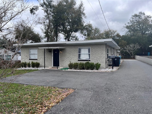 view of front of property featuring fence