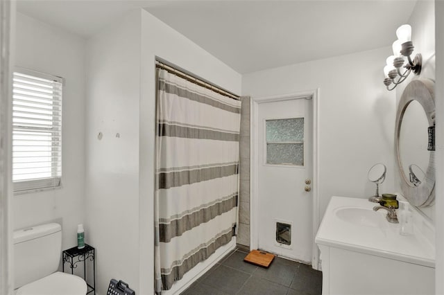 full bath featuring toilet, tile patterned flooring, vanity, and a shower with shower curtain