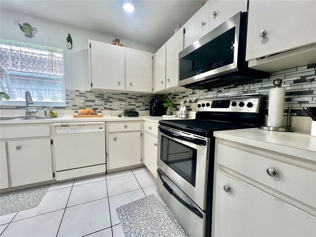 2376 Flamingo Lakes Dr, Kissimmee, FL 34743 - kitchen with appliances with stainless steel finishes, tasteful backsplash, a sink, and light countertops