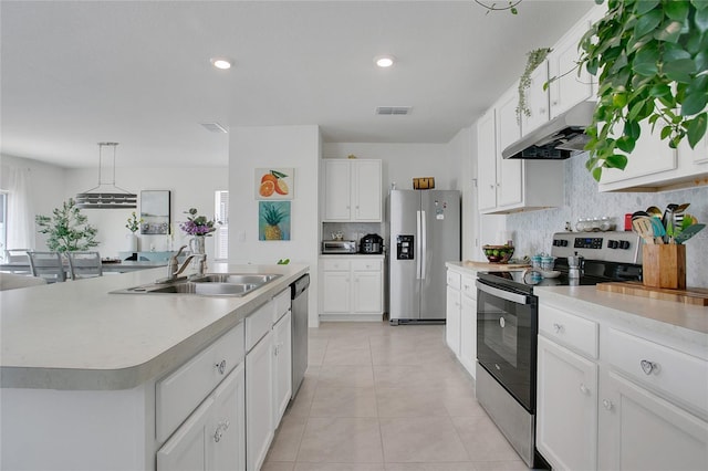 2834 Common Crane Ct, Saint Cloud, FL 34773 - kitchen with appliances with stainless steel finishes, a sink, decorative backsplash, white cabinets, and recessed lighting