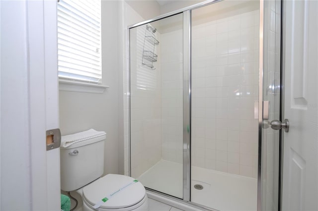 9038 Sunshine Ridge Loop, Kissimmee, FL 34747 - full bathroom featuring a stall shower and toilet