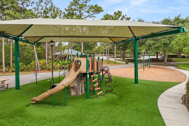 14174 Islamorada Dr, Orlando, FL 32837 - communal playground with a yard