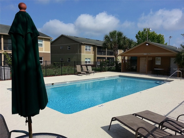 9926 Turf Way Unit 8, Orlando, FL 32837 - community pool with fence and a patio area