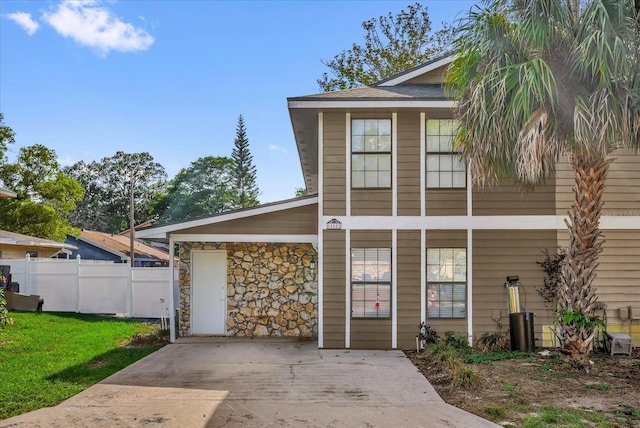 508 Boxelder Ave, Altamonte Springs, FL 32714 - view of front of house featuring fence and stone siding