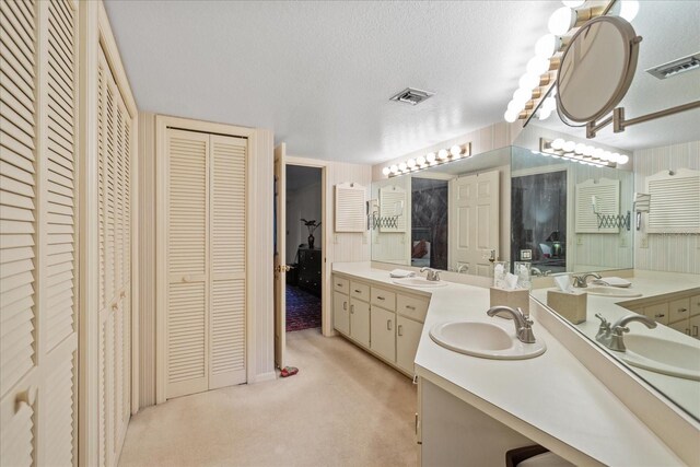 3987 Lancashire Ln Unit 3987, Longwood, FL 32779 - full bath featuring a closet, vanity, and a textured ceiling
