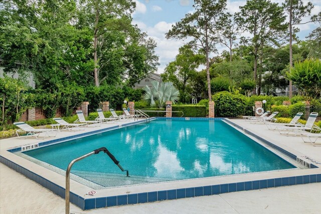 3987 Lancashire Ln Unit 3987, Longwood, FL 32779 - community pool with a patio and view of wooded area