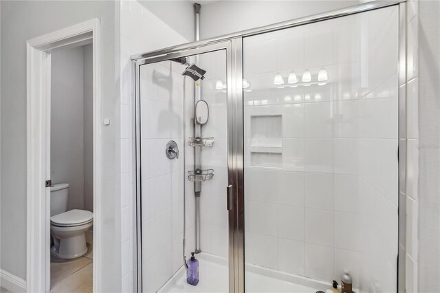 8160 Iron Mountain Trl, Windermere, FL 34786 - full bath featuring toilet and a shower stall