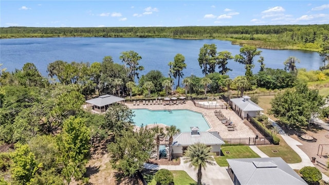 8160 Iron Mountain Trl, Windermere, FL 34786 - bird's eye view of a large body of water, a heavily wooded area, and a pool area