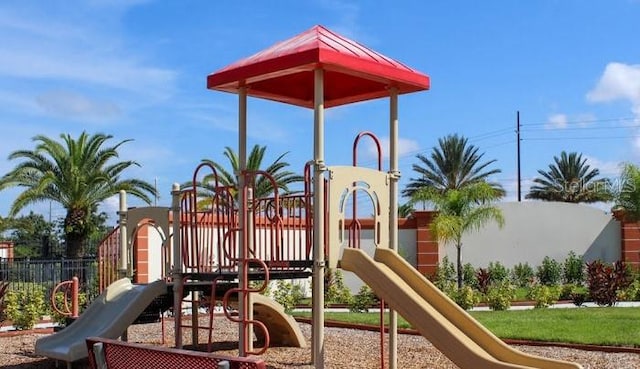 446 Summer Place Loop, Clermont, FL 34714 - community play area with fence