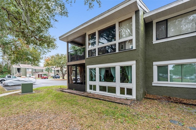 5071 Eaglesmere Dr Unit C01, Orlando, FL 32819 - rear view of house featuring stucco siding and a lawn