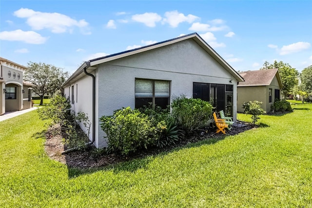 532 Casanova Ct, Kissimmee, FL 34759 - rear view of property featuring stucco siding and a yard