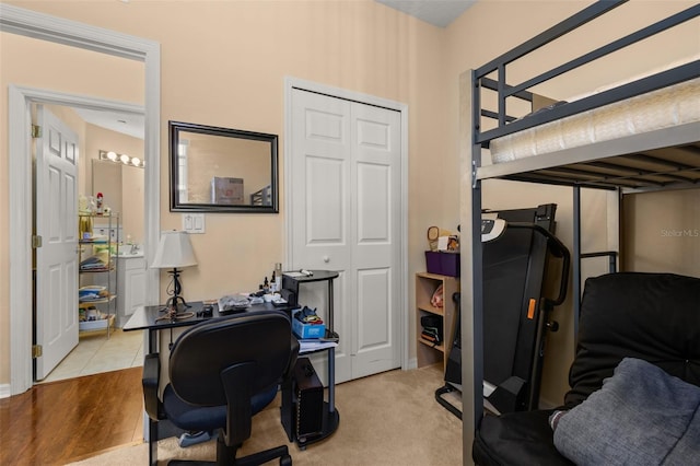 9141 Camden Gardens St, Orlando, FL 32827 - bedroom featuring an office area and a closet