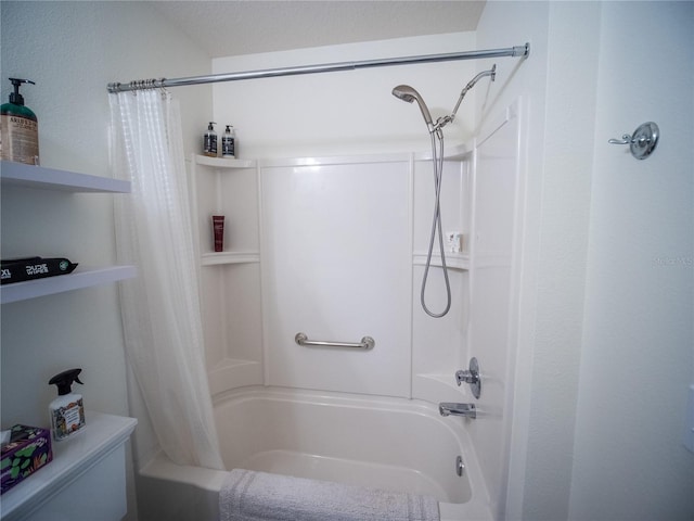 2167 Kerwood Loop, The Villages, FL 32162 - full bathroom featuring shower / tub combo and toilet