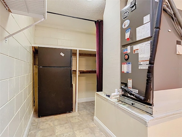 148 Tarrytown Trl, Longwood, FL 32750 - corridor featuring concrete block wall