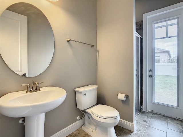 8491 Pippen Dr, Orlando, FL 32836 - full bath featuring baseboards, a stall shower, toilet, and a sink