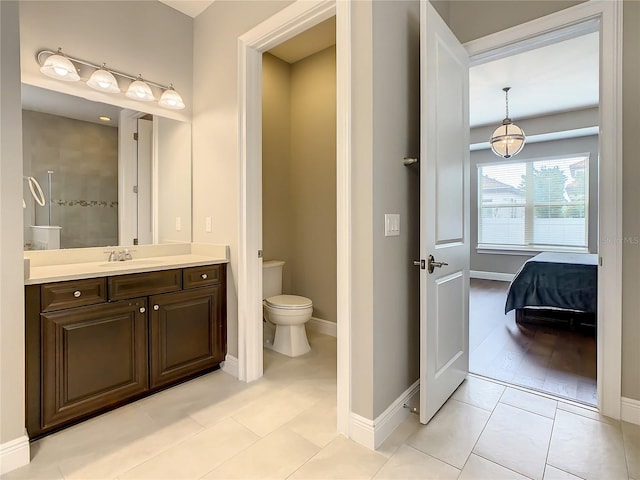 8491 Pippen Dr, Orlando, FL 32836 - ensuite bathroom with toilet, vanity, baseboards, tile patterned flooring, and tiled shower