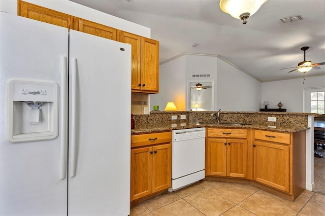 638 Sun Bluff Ln, Apopka, FL 32712 - kitchen featuring white appliances, ceiling fan, a sink, a peninsula, and lofted ceiling