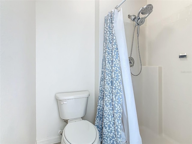 2384 Andrews Valley Dr, Kissimmee, FL 34758 - bathroom featuring curtained shower and toilet