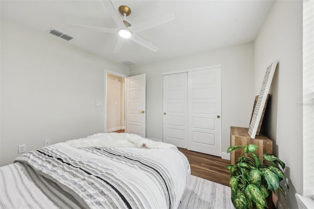 bedroom featuring a closet, wood finished floors, and a ceiling fan