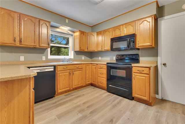 12046 SE 135th Ave, Ocklawaha, FL 32179 - kitchen featuring black appliances, a sink, light wood-type flooring, light countertops, and crown molding