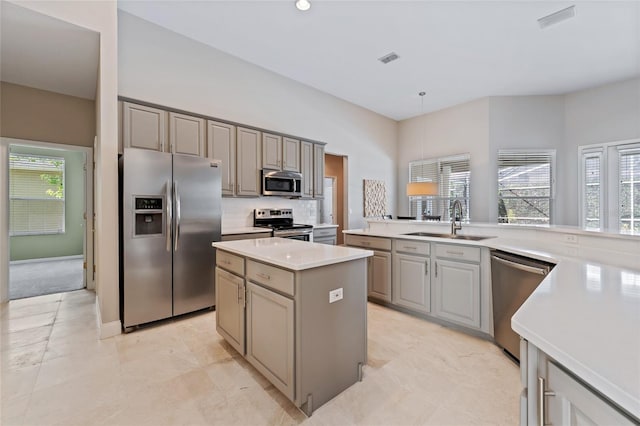 10030 Chatham Oaks Ct, Orlando, FL 32836 - kitchen featuring stainless steel appliances, a sink, a center island, and gray cabinetry