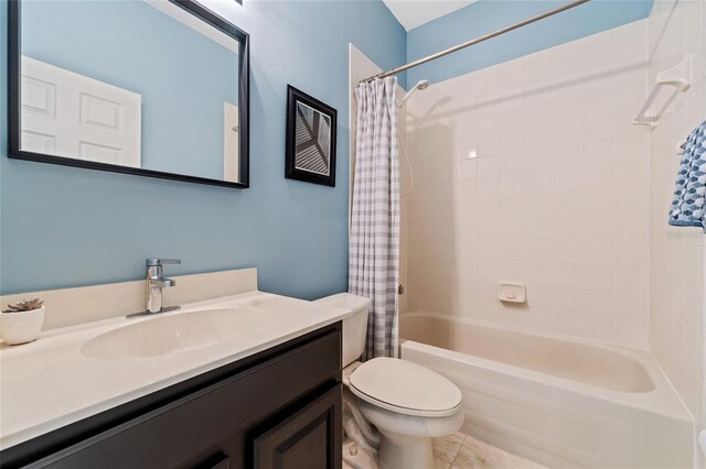 10030 Chatham Oaks Ct, Orlando, FL 32836 - bathroom with shower / bath combo with shower curtain, vanity, and toilet
