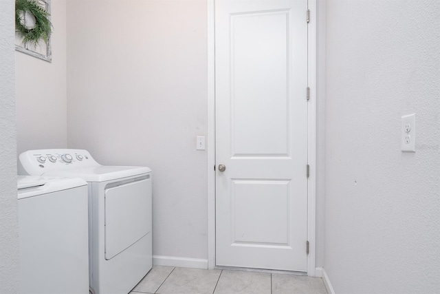 200 Summershore Dr, Auburndale, FL 33823 - laundry room with washing machine and dryer, light tile patterned flooring, and baseboards