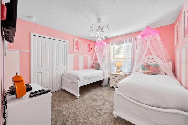 1128 Challenge Dr, Davenport, FL 33896 - bedroom featuring carpet floors, a closet, and a textured ceiling