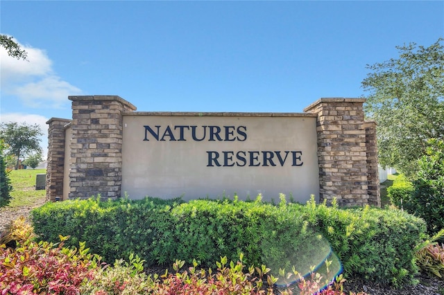view of community / neighborhood sign