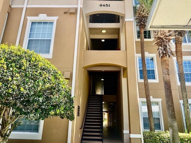 view of exterior entry with stucco siding