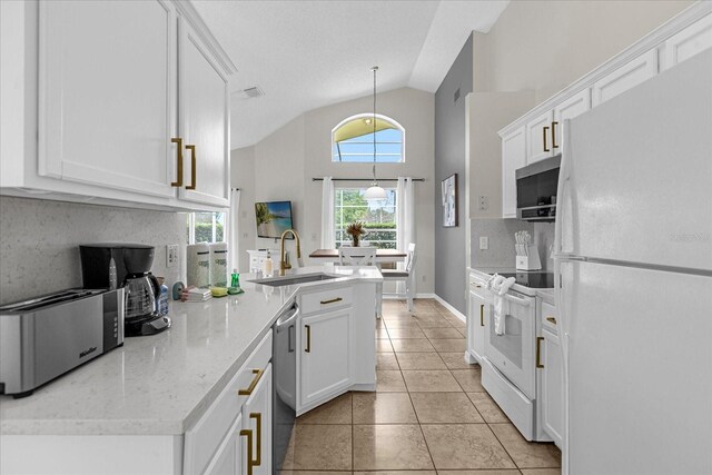 217 Holborn Loop, Davenport, FL 33897 - kitchen with stainless steel appliances, a sink, a peninsula, white cabinets, and tasteful backsplash
