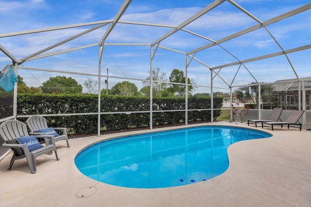 217 Holborn Loop, Davenport, FL 33897 - swimming pool with a patio and a lanai