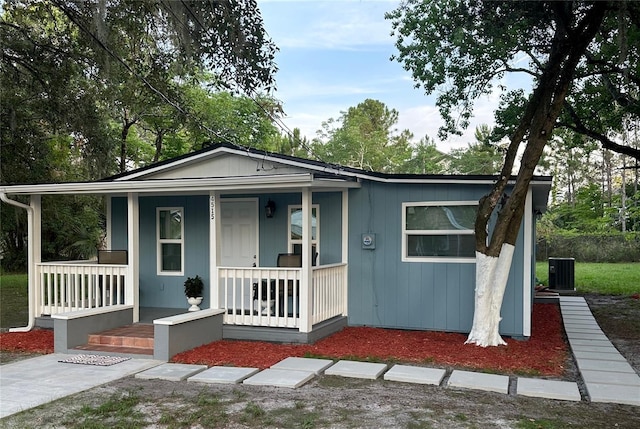 4515 Isaac Ln, Sanford, FL 32771 - view of front of house with a porch and cooling unit