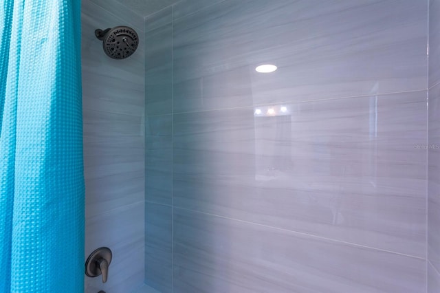 4515 Isaac Ln, Sanford, FL 32771 - bathroom view of shower / tub combo with curtain