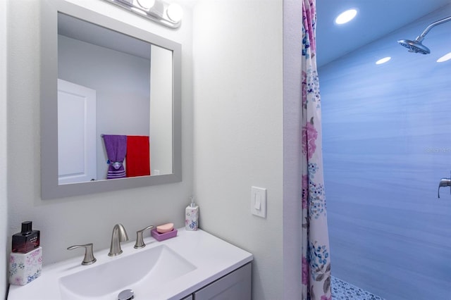 4515 Isaac Ln, Sanford, FL 32771 - full bathroom featuring tiled shower, vanity, and recessed lighting