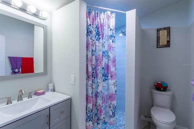 4515 Isaac Ln, Sanford, FL 32771 - full bathroom featuring vanity, toilet, and a shower with shower curtain