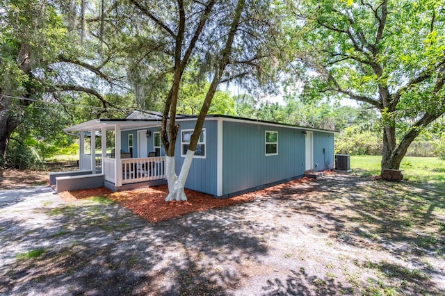 4515 Isaac Ln, Sanford, FL 32771 - view of front facade with a porch, central AC unit, and view of wooded area