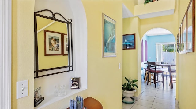 11257 Dacre Ln, Orlando, FL 32824 - corridor featuring arched walkways and tile patterned floors