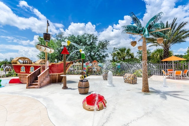454 Captiva Dr, Davenport, FL 33896 - view of community with fence