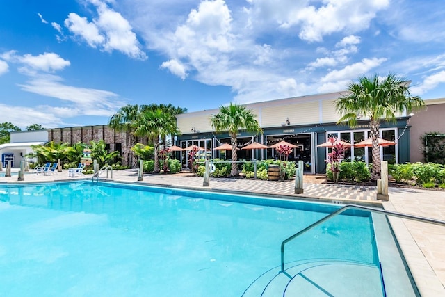 454 Captiva Dr, Davenport, FL 33896 - view of community pool