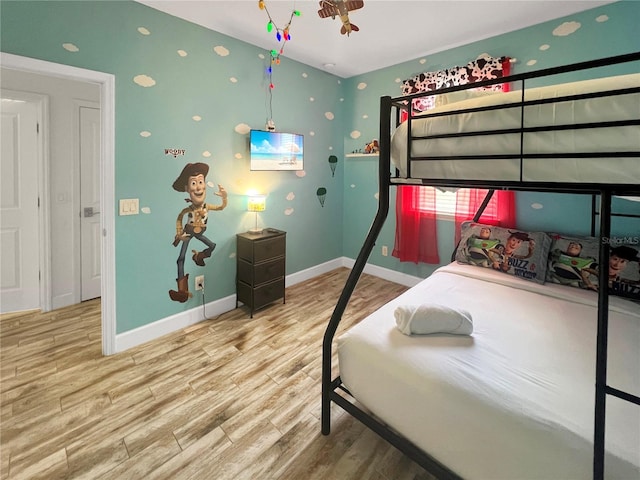 454 Captiva Dr, Davenport, FL 33896 - bedroom featuring baseboards and wood finished floors