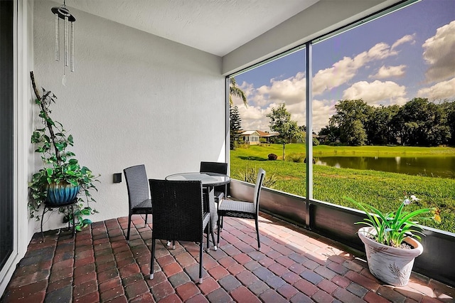634 Via Corso Ct, Kissimmee, FL 34759 - sunroom with a water view, healthy amount of natural light, outdoor dining space, and vaulted ceiling