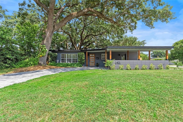 1401 Canberra Ave, Orlando, FL 32806 - mid-century modern home with a front lawn and driveway