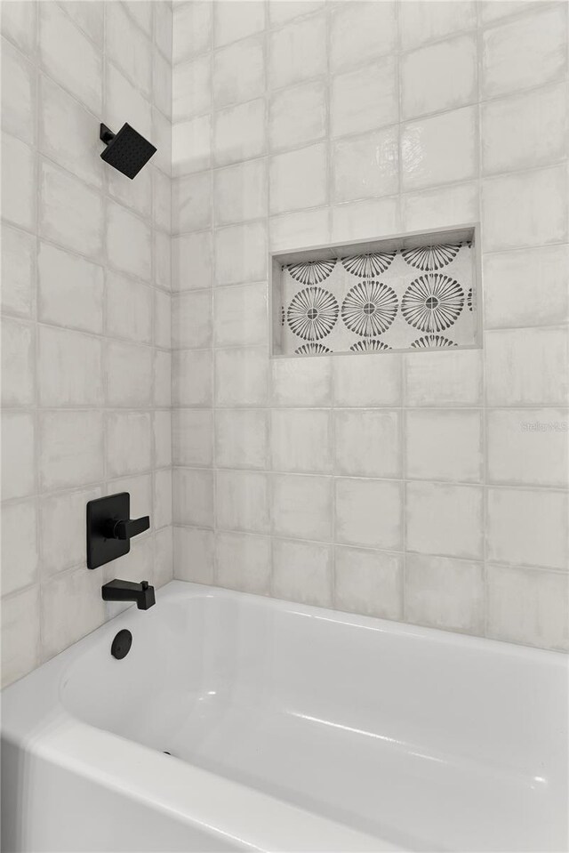 1401 Canberra Ave, Orlando, FL 32806 - full bathroom featuring washtub / shower combination