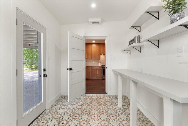 1401 Canberra Ave, Orlando, FL 32806 - mudroom with recessed lighting and baseboards