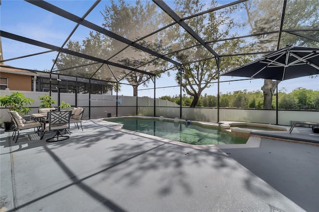 325 Aldridge Ln, Davenport, FL 33897 - view of pool featuring a patio, a pool with connected hot tub, and a lanai