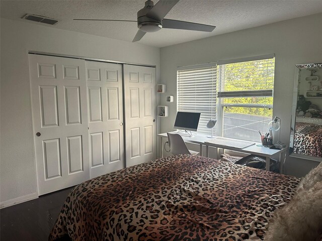10148 Malpas Pt, Orlando, FL 32832 - bedroom featuring a desk, a closet, dark wood-type flooring, a ceiling fan, and a textured ceiling
