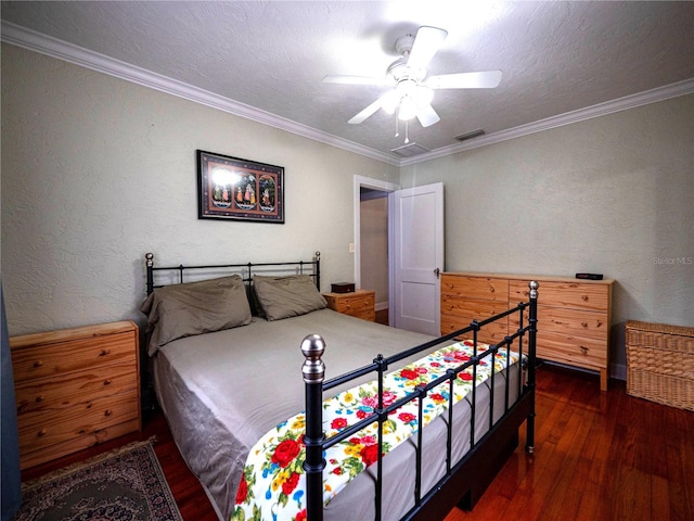 1102 S Oak Ave, Sanford, FL 32771 - bedroom with wood finished floors, ornamental molding, a ceiling fan, and a textured wall